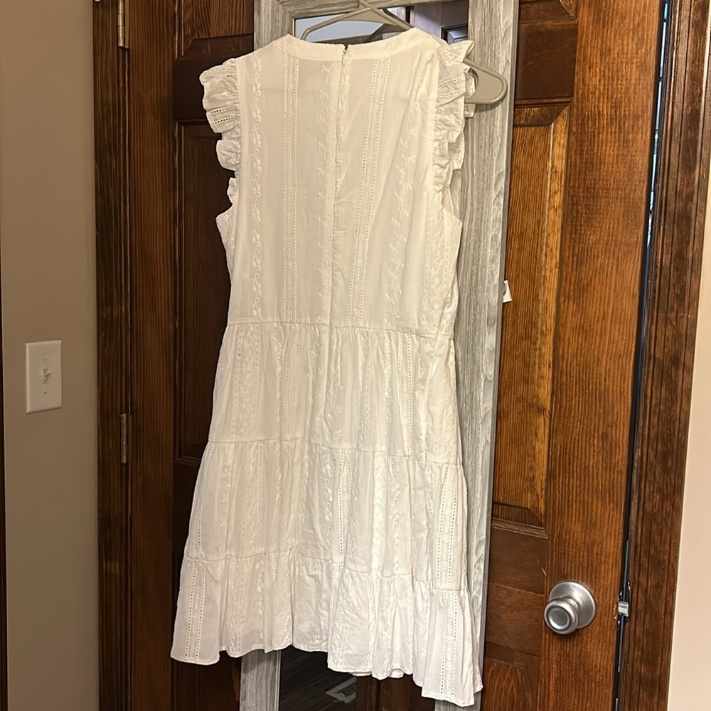 White knee length dress - Picture 2 of 4